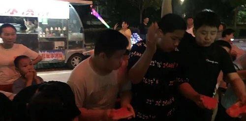 网红熊吃瓜大赛  第2张